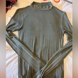 AMERICAN EAGLE - SEMI TURTLE NECK - XS